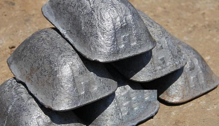 Fosforo di alta purezza ferro di maiale simile al pane usato per proteggere l'acciaio dalla corrosione nell'acqua di mare