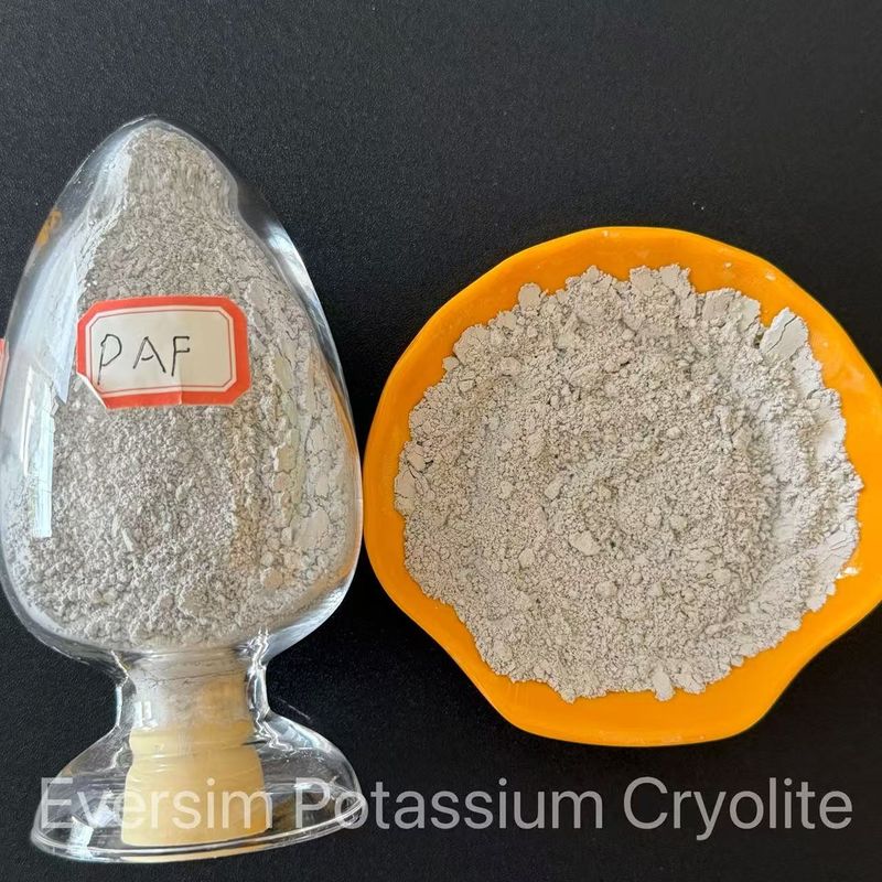Prodotto chimico di alta purezza polvere bianca scura Na3AlF6 Cryolite sintetica 99,9% per agenti di battitura di scorie