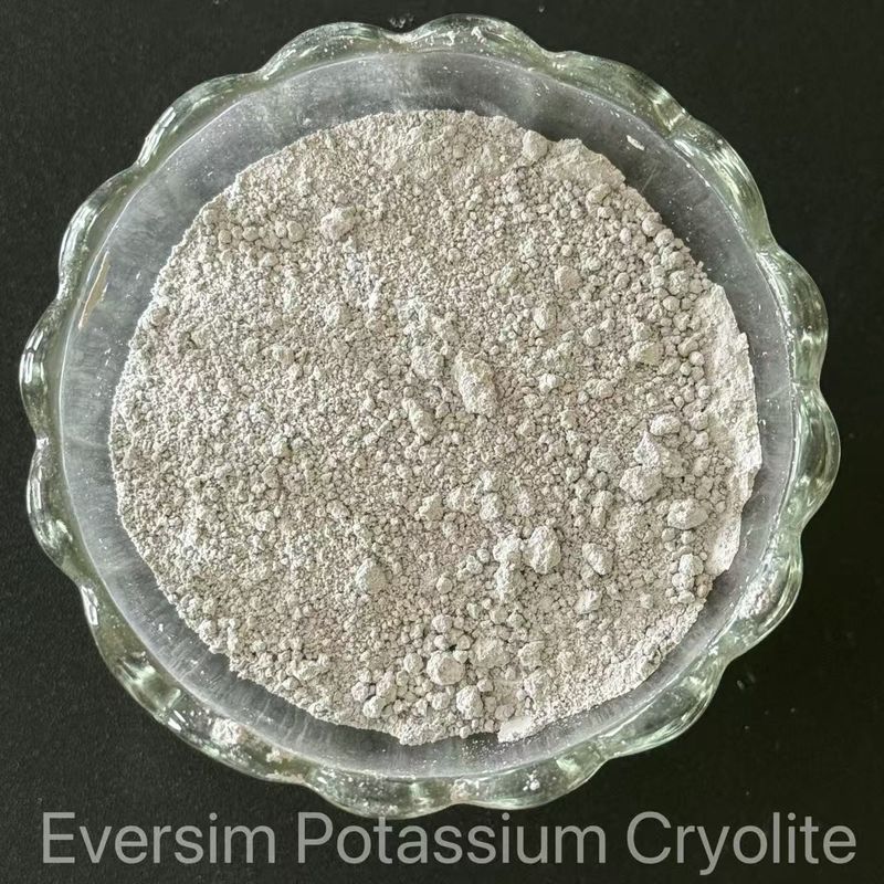 Prodotto chimico di alta purezza polvere bianca scura Na3AlF6 Cryolite sintetica 99,9% per agenti di battitura di scorie